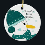 Snowman - Thumpity Thump Thump Keramisch Ornament<br><div class="desc">Een schattige sneeuwman met een blauwgroen pet en sjaal,  een grote grin en een wortelneus. Kleine sneeuwvlokken op de achtergrond. Het gezegde kan worden gewijzigd zoals gewenst.</div>