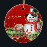 Snowman Top Hat – Baby Keepsake gepersonaliseerd Keramisch Ornament<br><div class="desc">Breng grillige charme aan uw vakantie decoraties met de Smiling Snowman Ornament! Dit feestelijke ontwerp is voorzien van een heerlijke waterverf sneeuwman met een klassieke zwarte hoed versierd met een rood lint en hulstbladeren met bessen. Zijn vrolijke rode demper, knoopslichaam en warme glimlach zijn omgeven door een prachtig arrangement van...</div>
