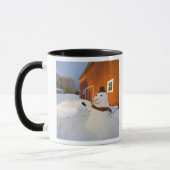 Snowman voor de rode schuur in Columbia Herfsten Mok (Links)