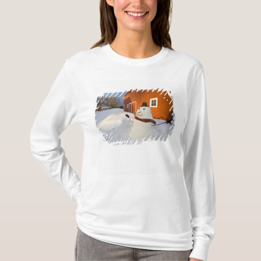 Snowman voor de rode schuur in Columbia Herfsten T-shirt (Voorkant)