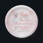Snowman Winter ONEderland 1e verjaardag Papieren Bordje<br><div class="desc">Cute waterverf snowman met sneeuw die in de buurt van de "Winter ONEderland 1st Birthday Party" valt. Het ontwerp is roze,  grijs,  schemerig blauw,  zwart-wit. Pas je gewoon aan met de naam van je kind en de datum.</div>