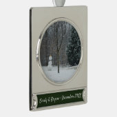 Snowman Winter Sneeuwscene van de buren Verzilverd Banner Ornament (Rechts)