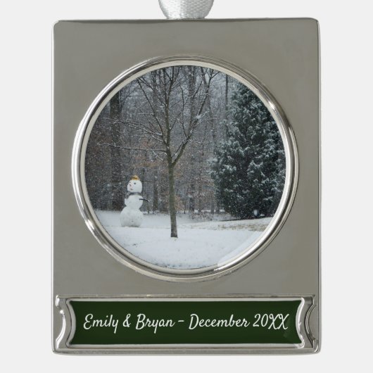 Snowman Winter Sneeuwscene van de buren Verzilverd Banner Ornament (Voorkant)