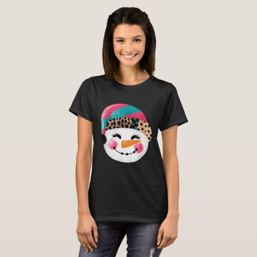 Snowman With Santa Hat And Leopard Pattern T-shirt (Voorkant volledig)