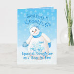 Snowman Wonderland voor dochter en schoonzoon Feestdagen Kaart<br><div class="desc">Een kleine sneeuwpop met blauw winterse pet en mittens als delicate sneeuwvlokken herfst door de blauwe hemel is een heerlijk kerstontwerp voor seizoensgroeten naar je speciale dochter en schoonzoon.  De binnenzijde kan gepersonaliseerd worden met behulp van de verstrekte sjabloon. Originele kunst en design van Anura Design Studio.</div>