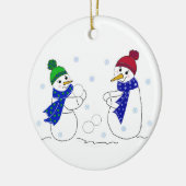 Snowmen spelen in de sneeuw keramisch ornament (Links)