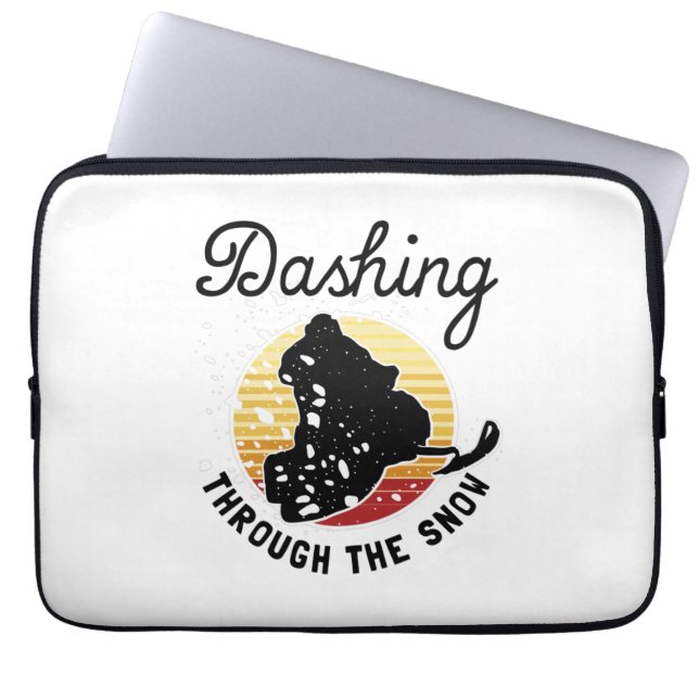 Snowmobiing - Dashing door de sneeuw Laptop Sleeve (Voorkant)