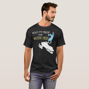 Snowmobile houdt mijn bier vast en kijkt naar dit t-shirt