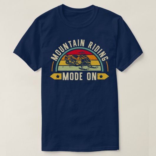 Snowmobile Riding Sled Mountain Riding Mode aan T-shirt (Design voorkant)