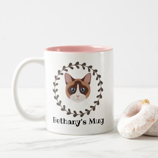 Snowshoe Siamese Cat Personalized Tweekleurige Koffiemok (Met donut)