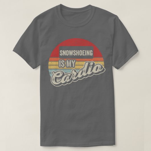 Snowshoeing is mijn cardio  Retro Snowshoe T-shirt (Design voorkant)