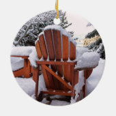 Snowy Adirondack Chairs in Winter Foto Keramisch Ornament (Achterkant)