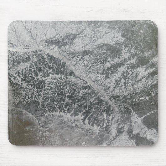 Snowy and hazy central Russia toont de Ob Ri Muismat (Voorkant)