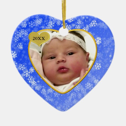 Snowy Babys eerste kerstfoto Hart Keramisch Ornament (Voorkant)