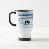 Snowy Belted Galloway Koe in sneeuwse Waterverf Reisbeker (Links)