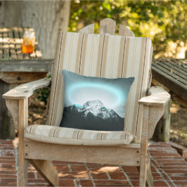 Snowy berg mysterieus blauw neonlicht buitenkussen