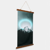 Snowy berg mysterieus blauw neonlicht hangend wandkleed (Gebogen)