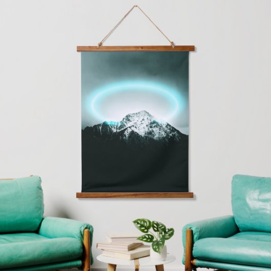 Snowy berg mysterieus blauw neonlicht hangend wandkleed (Woonkamer)