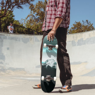 Snowy berg mysterieus blauw neonlicht persoonlijk skateboard