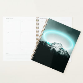 Snowy berg mysterieus blauw neonlicht planner