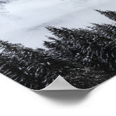 Snowy-bergen en sparsaus-bos poster (Hoek)