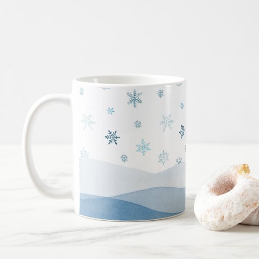 Snowy Blue Winter Landscape Mug Koffiemok (Met donut)