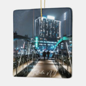 Snowy Canalside Walk Keramisch Ornament (Links)