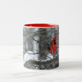 Snowy Cardinal Perching Tweekleurige Koffiemok (Center)