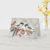 Snowy Chickadees op Evergreen met bessen Kaart (Gele Bloem)