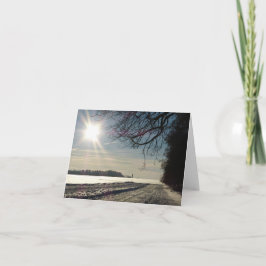Snowy Country Road met Sun Shining Feestdagen Kaart
