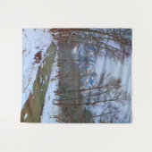 Snowy Creek Forest Mountain Winter Scene Backdrop Wandkleed (Voorkant (horizontaal))