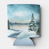 Snowy dennenbomen in de buurt van een meer blikjeskoeler (Achterkant)