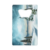 Snowy dennenbomen in de buurt van een meer creditkaart flessenopener (Achterkant)