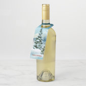 Snowy dennenbomen in de buurt van een meer flessenhanger (Schuin)