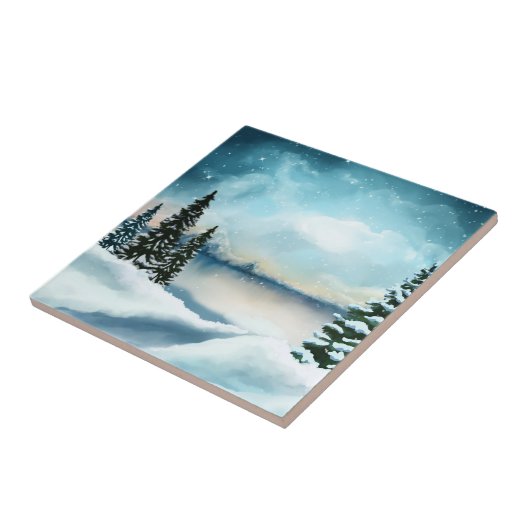 Snowy dennenbomen in de buurt van een meer tegeltje (Zijkant)