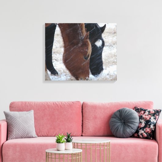 Snowy Eats Canvas Afdruk (Insitu (Woonkamer))