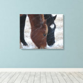 Snowy Eats Canvas Afdruk (Insitu (Houten vloer))