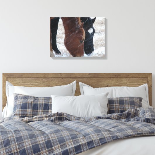 Snowy Eats Canvas Afdruk (Insitu (Slaapkamer))