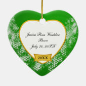 Snowy Green Baby's eerste kerstfoto Keramisch Ornament (Achterkant)