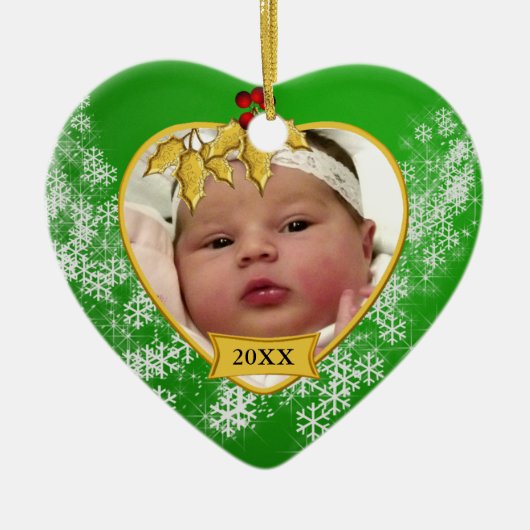 Snowy Green en Gold Baby's eerste kerstfoto Keramisch Ornament (Voorkant)