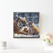 Snowy Haven voor Tiger Family Vierkante Klok (Huis)