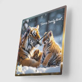 Snowy Haven voor Tiger Family Vierkante Klok (Hoek)