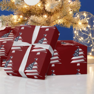 Snowy kerstboomaar en strips cadeaupapier