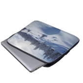 Snowy Landschap Laptop Sleeve (Voorkant onderkant)