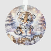 Snowy Log Tiger Ornament (achterkant)