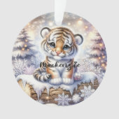 Snowy Log Tiger Ornament (voorkant)