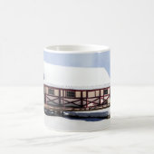 Snowy Maligne Lake Boat House Koffiemok (Center)