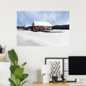 Snowy Maligne Lake Boat House Poster (Thuiskantoor)