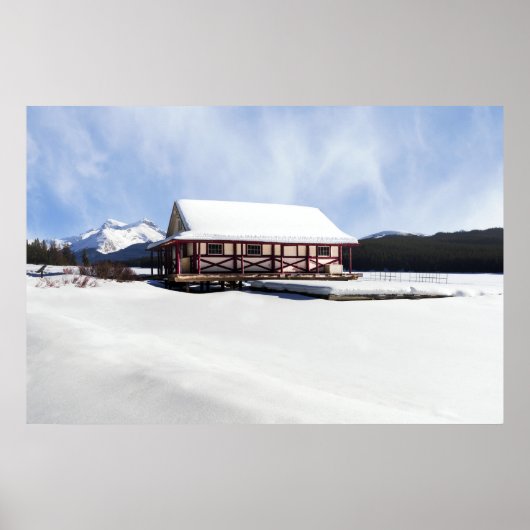 Snowy Maligne Lake Boat House Poster (Voorkant)