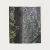 Snowy Mist in het bos Wandkleed (Voorkant)